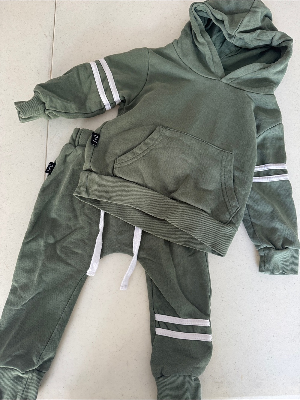 Green hoodie and sweats olive and scout